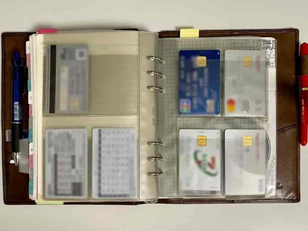 ロロマクラシック手帳（カードホルダーと収納カード類）