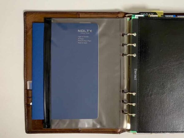 NOLTY(ノルティー)ノートB6 ログタイプ薄型 A5手帳ファスナーポケット収納例