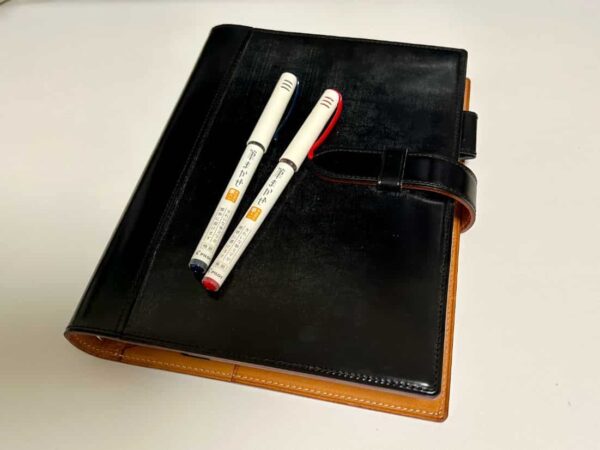ガンゾ手帳（A5サイズ）と筆ペン