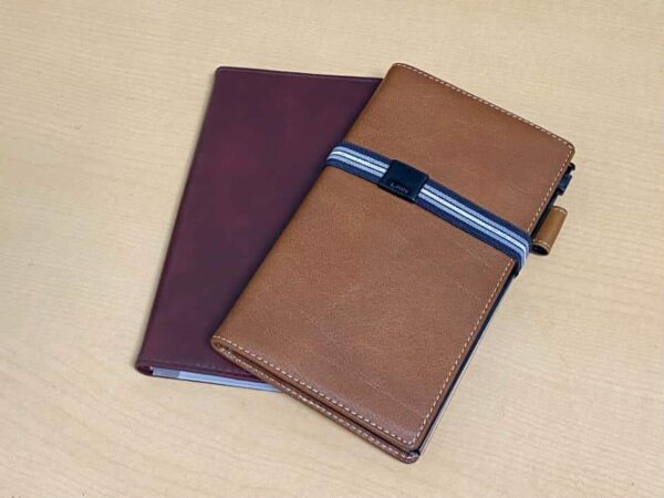 見た目がお気に入りのシステム手帳(バイブルサイズ)